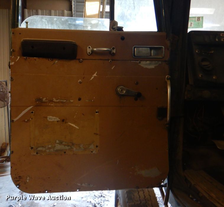 image for item DM3848 1978 International F-5070  semi truck