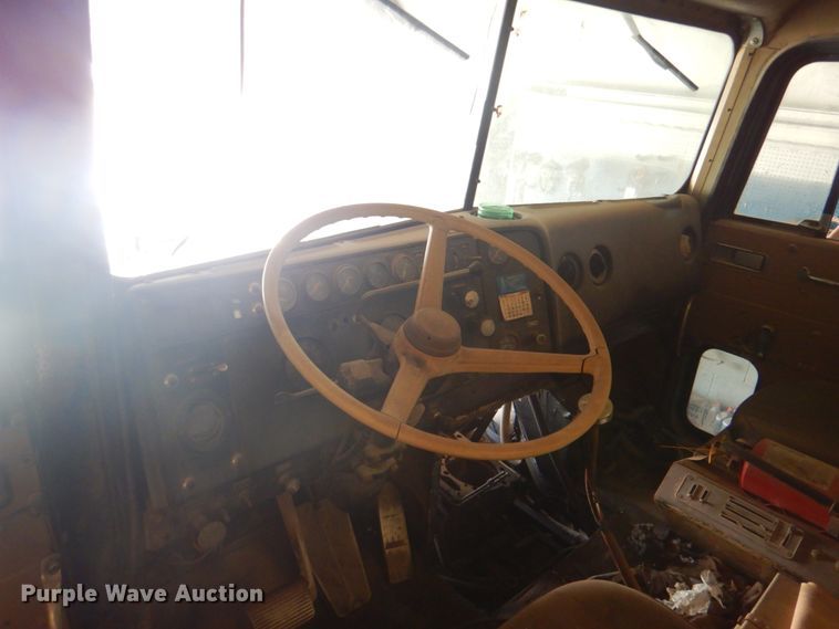 image for item DM3848 1978 International F-5070  semi truck