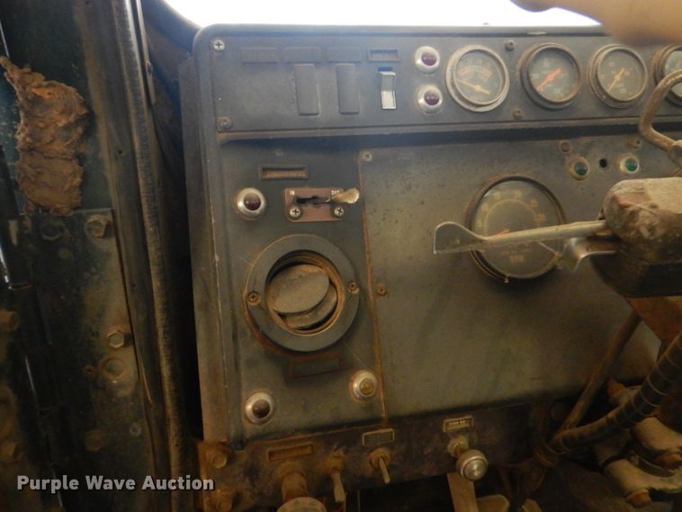 image for item DM3848 1978 International F-5070  semi truck