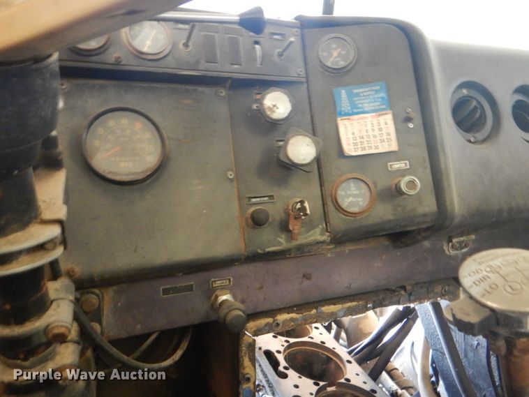 image for item DM3848 1978 International F-5070  semi truck