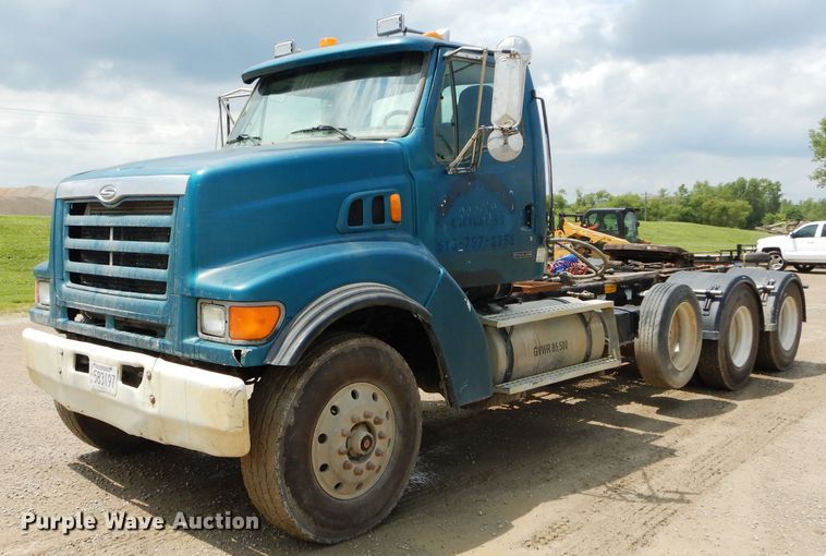 image for item DM4323 2000 Sterling L9511  semi truck