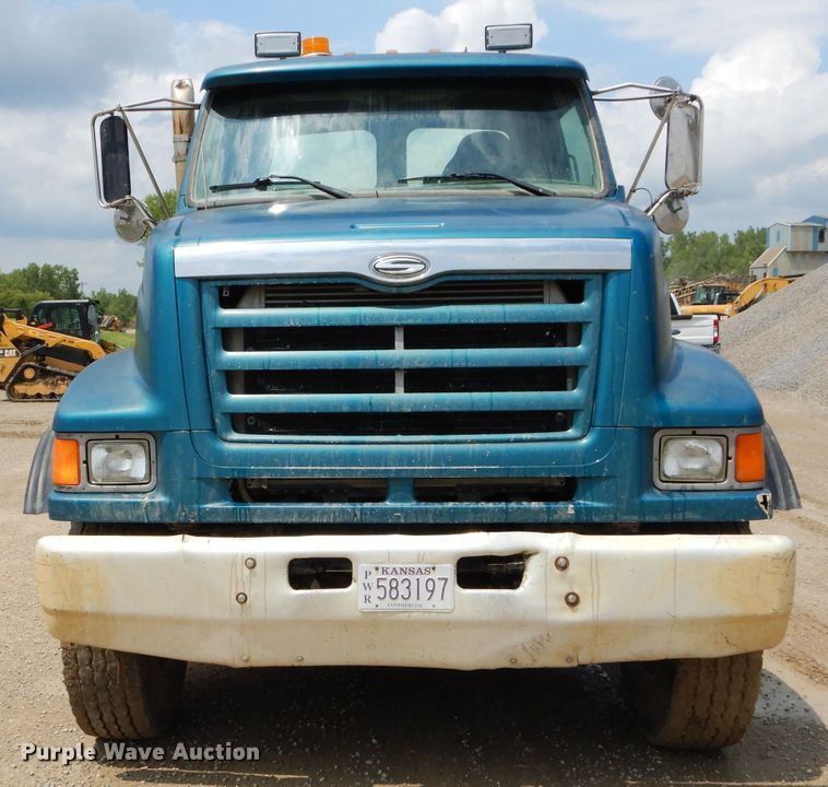 image for item DM4323 2000 Sterling L9511  semi truck