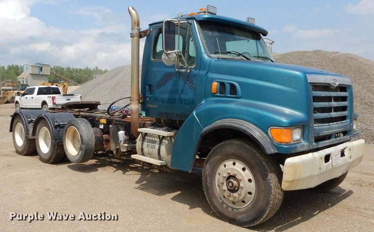 image for item DM4323 2000 Sterling L9511  semi truck