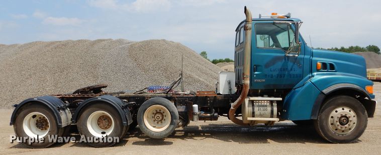image for item DM4323 2000 Sterling L9511  semi truck