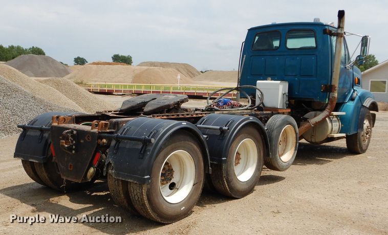 image for item DM4323 2000 Sterling L9511  semi truck