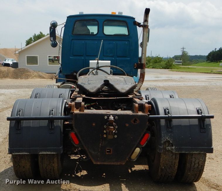 image for item DM4323 2000 Sterling L9511  semi truck