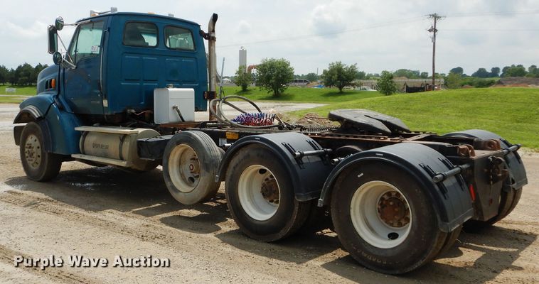image for item DM4323 2000 Sterling L9511  semi truck
