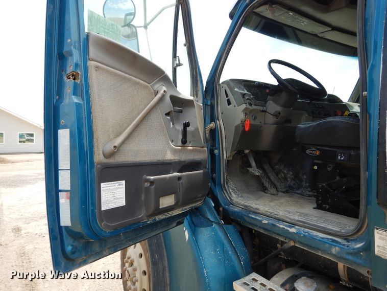 image for item DM4323 2000 Sterling L9511  semi truck