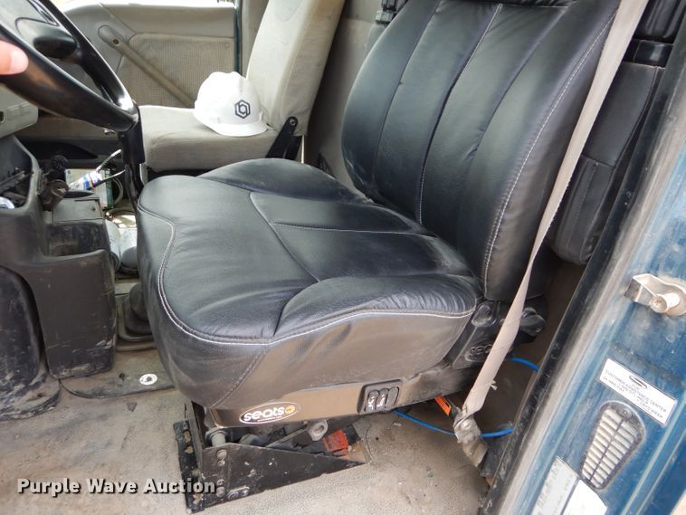 image for item DM4323 2000 Sterling L9511  semi truck