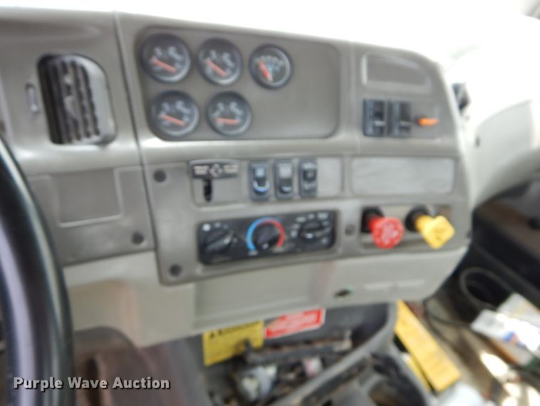 image for item DM4323 2000 Sterling L9511  semi truck