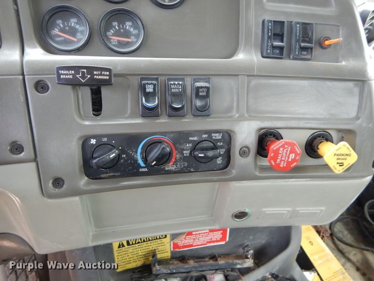 image for item DM4323 2000 Sterling L9511  semi truck