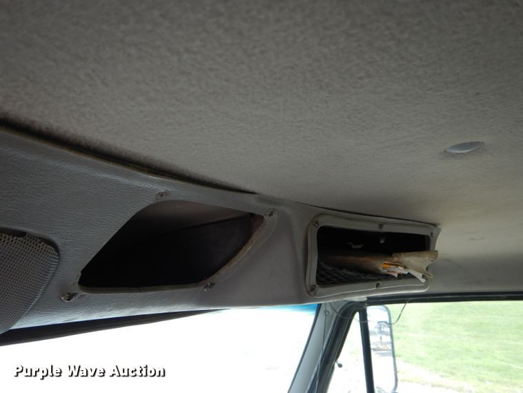 image for item DM4323 2000 Sterling L9511  semi truck