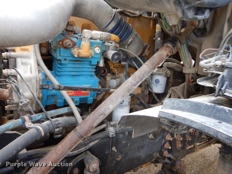 image for item DM4323 2000 Sterling L9511  semi truck