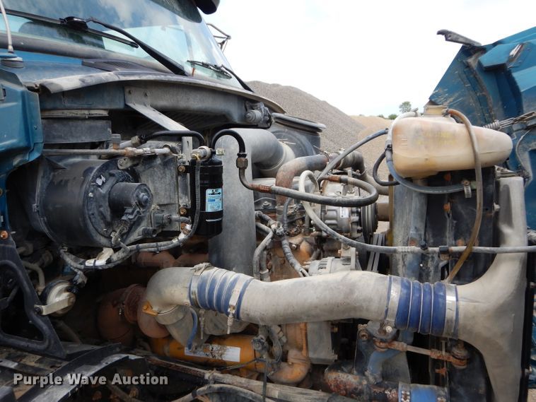 image for item DM4323 2000 Sterling L9511  semi truck