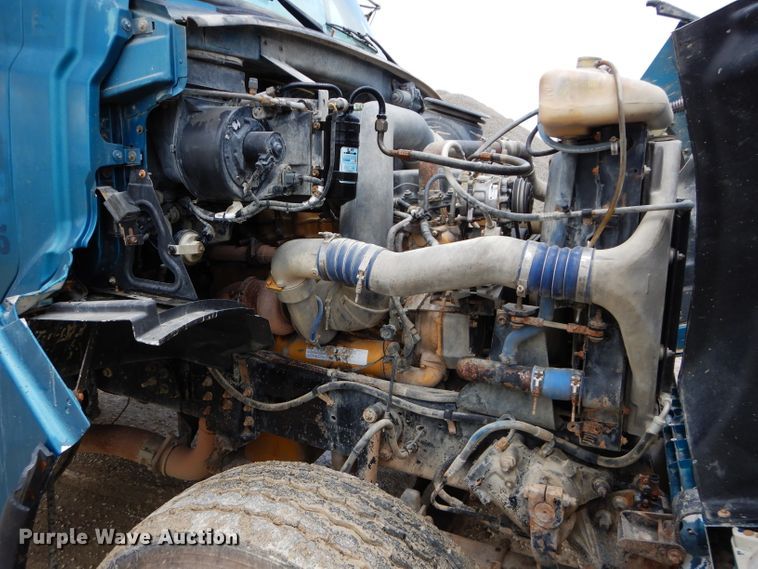 image for item DM4323 2000 Sterling L9511  semi truck