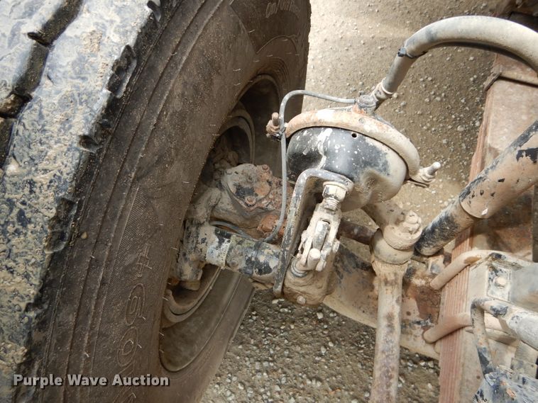 image for item DM4323 2000 Sterling L9511  semi truck