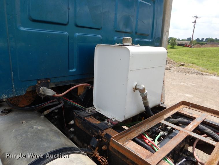 image for item DM4323 2000 Sterling L9511  semi truck