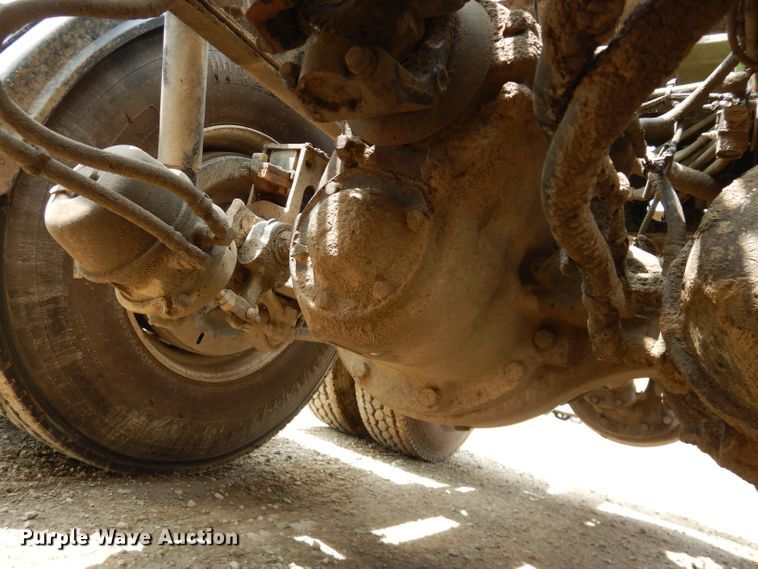 image for item DM4323 2000 Sterling L9511  semi truck