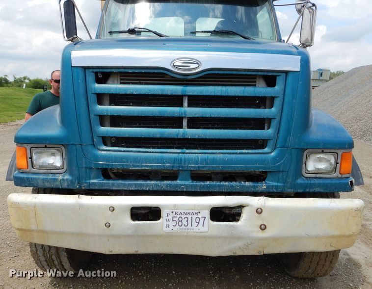 image for item DM4323 2000 Sterling L9511  semi truck