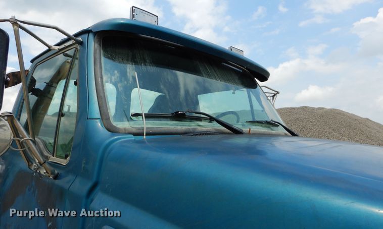 image for item DM4323 2000 Sterling L9511  semi truck