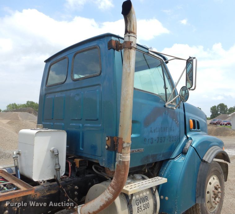 image for item DM4323 2000 Sterling L9511  semi truck