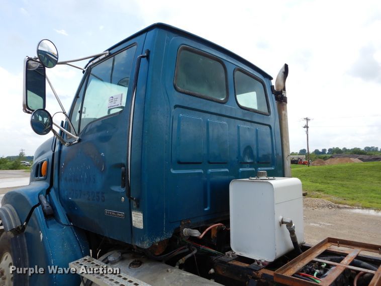 image for item DM4323 2000 Sterling L9511  semi truck