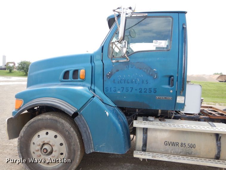 image for item DM4323 2000 Sterling L9511  semi truck