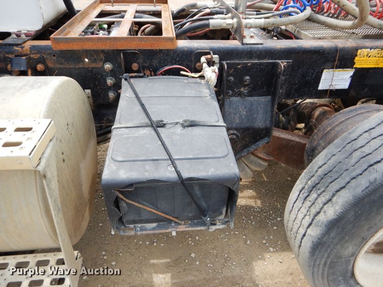 image for item DM4323 2000 Sterling L9511  semi truck