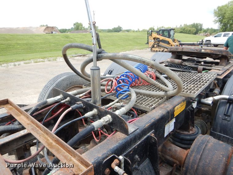 image for item DM4323 2000 Sterling L9511  semi truck