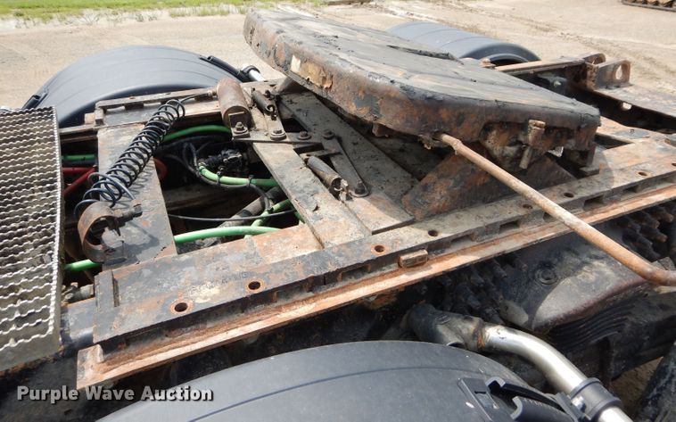 image for item DM4323 2000 Sterling L9511  semi truck