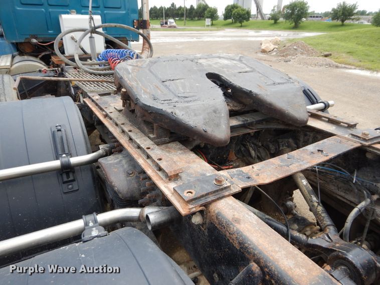 image for item DM4323 2000 Sterling L9511  semi truck