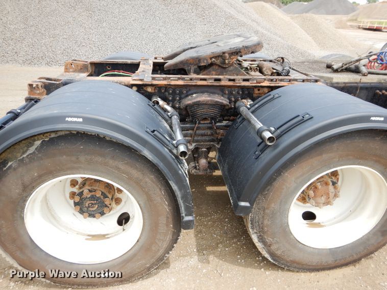 image for item DM4323 2000 Sterling L9511  semi truck