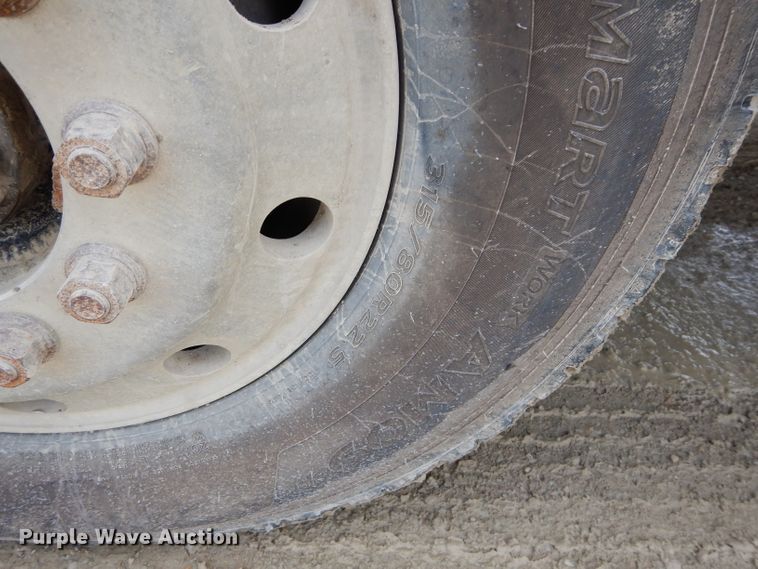 image for item DM4323 2000 Sterling L9511  semi truck