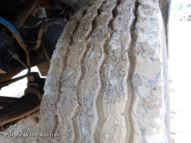 image for item DM4323 2000 Sterling L9511  semi truck