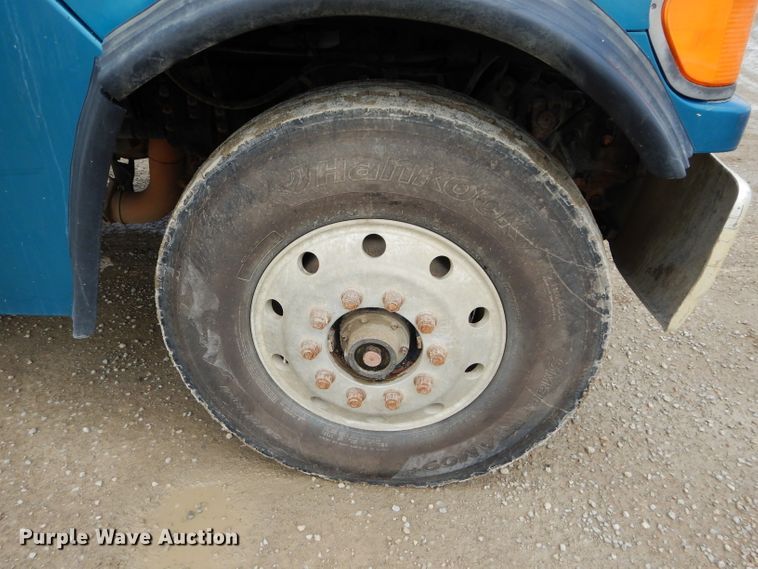 image for item DM4323 2000 Sterling L9511  semi truck