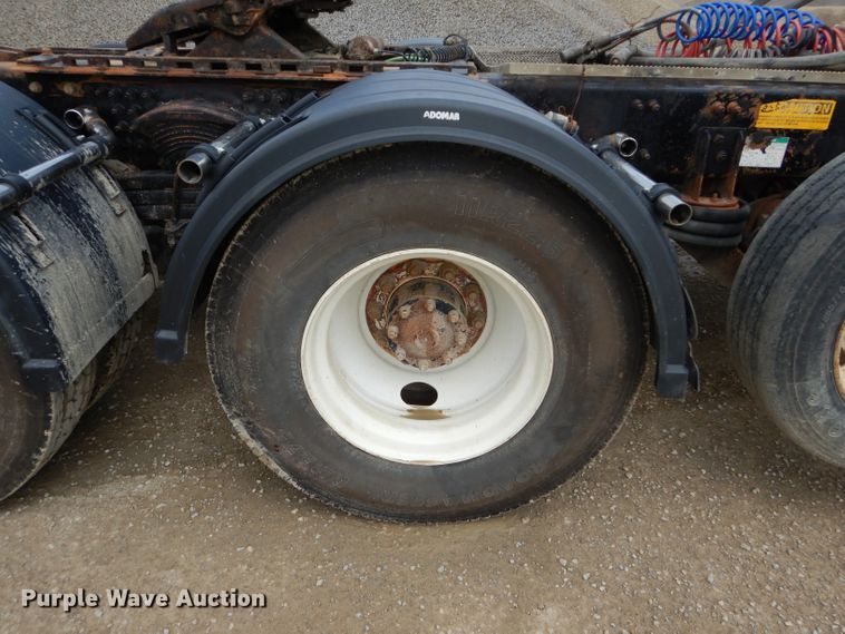 image for item DM4323 2000 Sterling L9511  semi truck