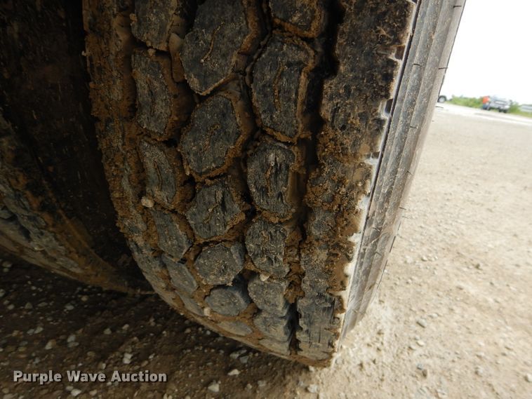 image for item DM4323 2000 Sterling L9511  semi truck