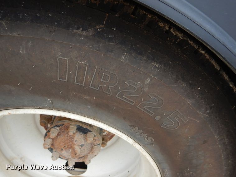 image for item DM4323 2000 Sterling L9511  semi truck