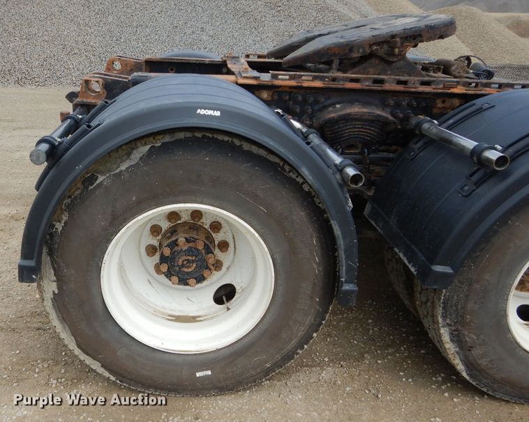 image for item DM4323 2000 Sterling L9511  semi truck