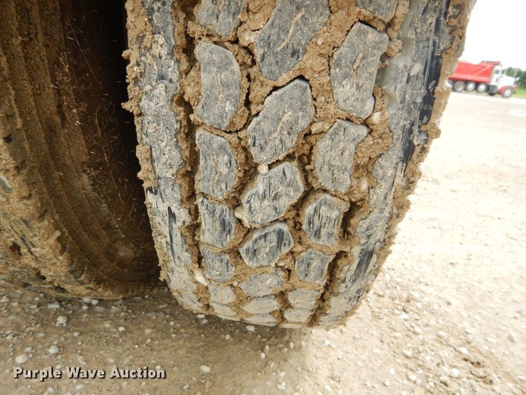 image for item DM4323 2000 Sterling L9511  semi truck