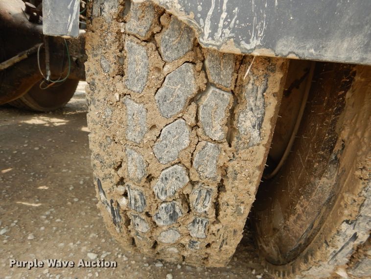 image for item DM4323 2000 Sterling L9511  semi truck