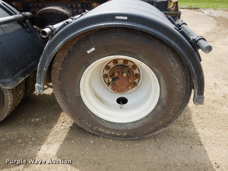 image for item DM4323 2000 Sterling L9511  semi truck