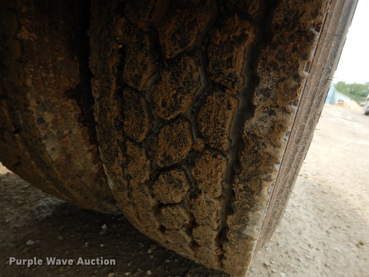 image for item DM4323 2000 Sterling L9511  semi truck