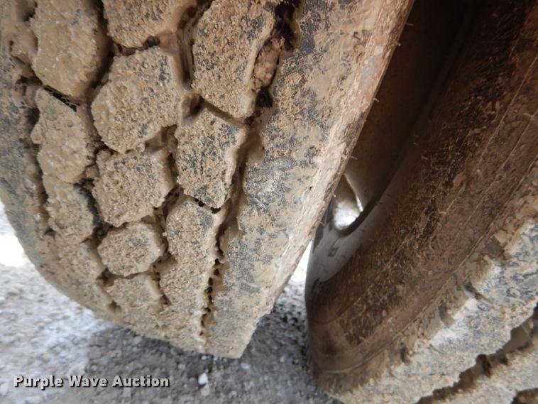 image for item DM4323 2000 Sterling L9511  semi truck