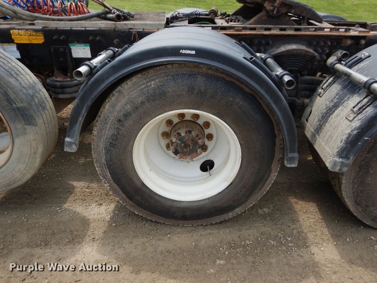 image for item DM4323 2000 Sterling L9511  semi truck