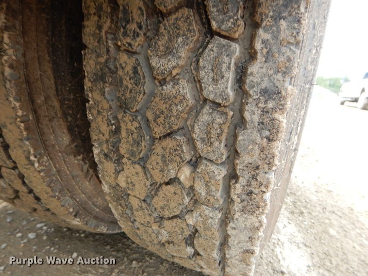 image for item DM4323 2000 Sterling L9511  semi truck