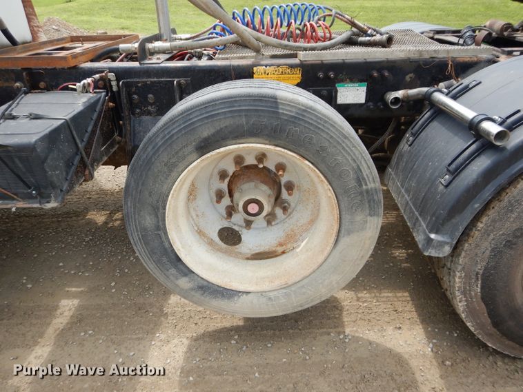 image for item DM4323 2000 Sterling L9511  semi truck