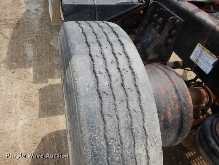 image for item DM4323 2000 Sterling L9511  semi truck