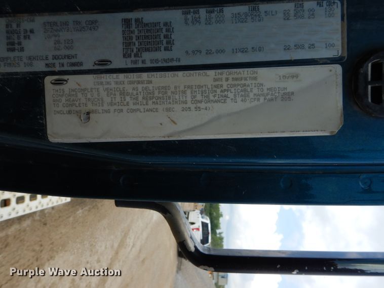 image for item DM4323 2000 Sterling L9511  semi truck