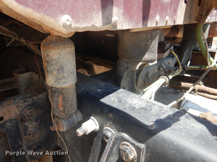 image for item DM5257 2004 Freightliner Columbia 120  semi truck